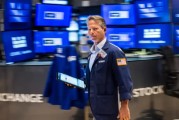 紫微排盘尾盘：美股小幅上扬 标普指数上涨约0.3%