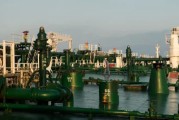 紫微排盘国际油价周二收高 地缘政治担忧与美元走弱双重支撑